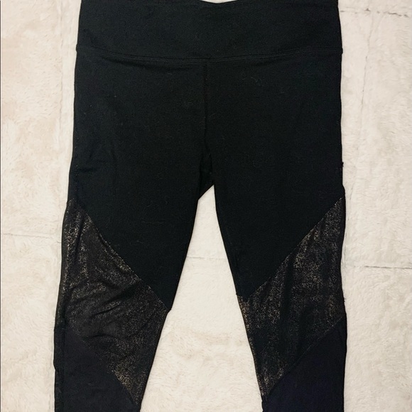Black and Gold Fabletics Cropped Leggings - Picture 2 of 4